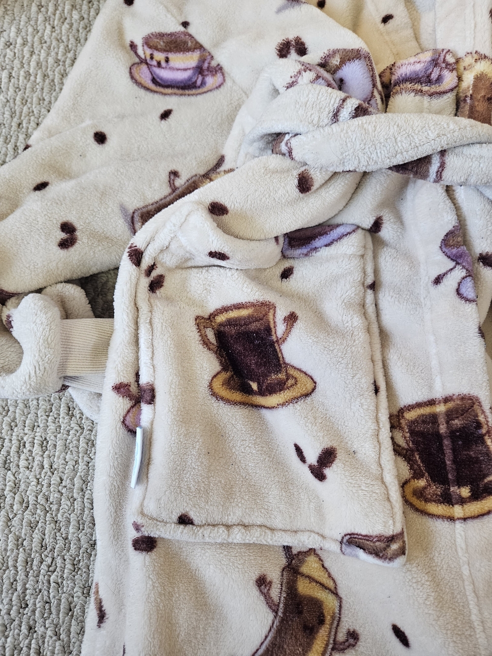 The Oodie Hooded Robe - Picture 2 of 6